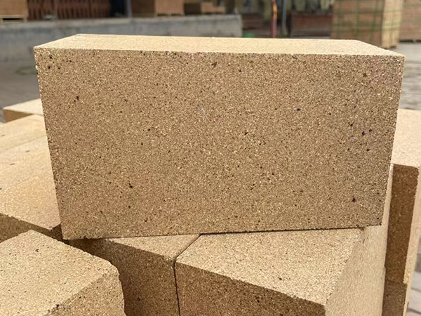 Refractory bricks vs. refractory bricks: Choosing the right bricks to safeguard buildings and kilns